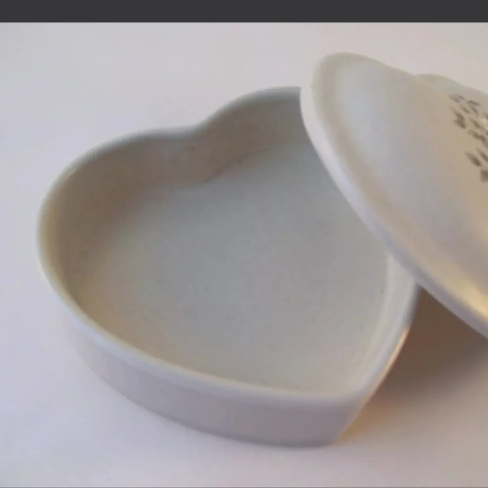 Pfaltzgraff Stoneware Vintage Heirloom Heart Trinket Dish Box & Lid